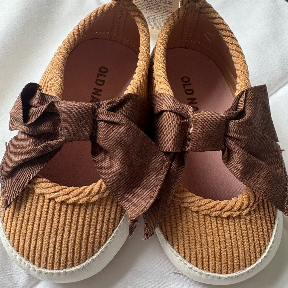 Old Navy Kids Brown and Tan Bow Dress Shoes